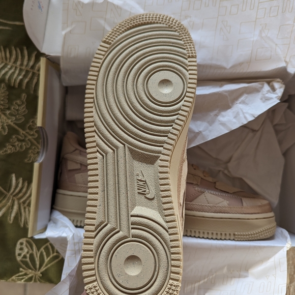 Billie Eilish x Air Force 1 Low Mushroom - Picture 6 of 7